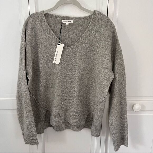 NWT Newbury Kustom V Neck Wool Blend Gray Sweater Unique Cut Out Hem Size Large - Picture 1 of 12